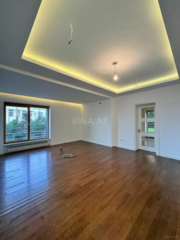 Satılır 11 otaqlı həyət evi 1100 m²