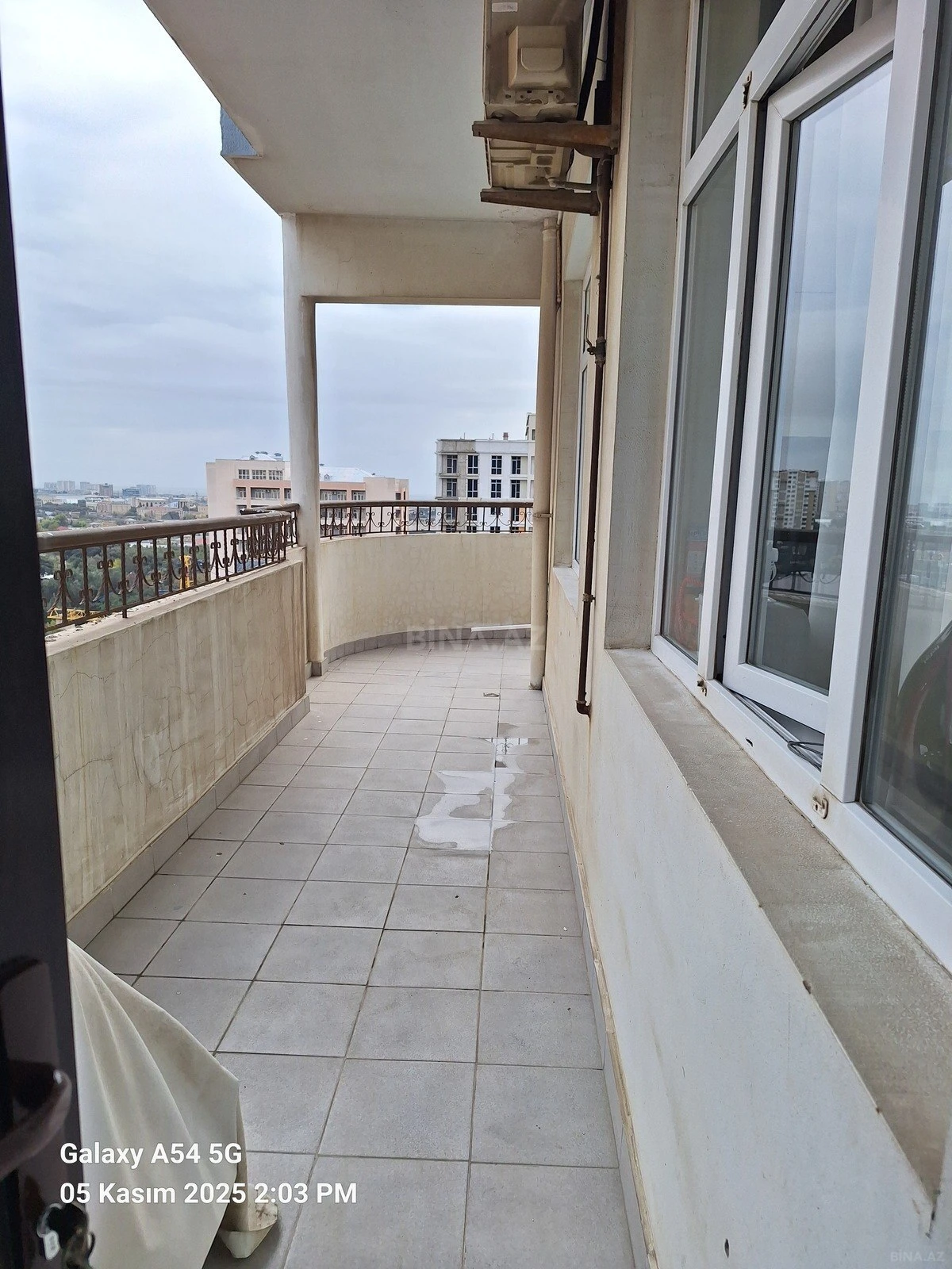 Satılır 2 otaqlı mənzil 103 m²