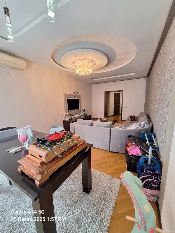 Satılır 2 otaqlı mənzil 103 m²