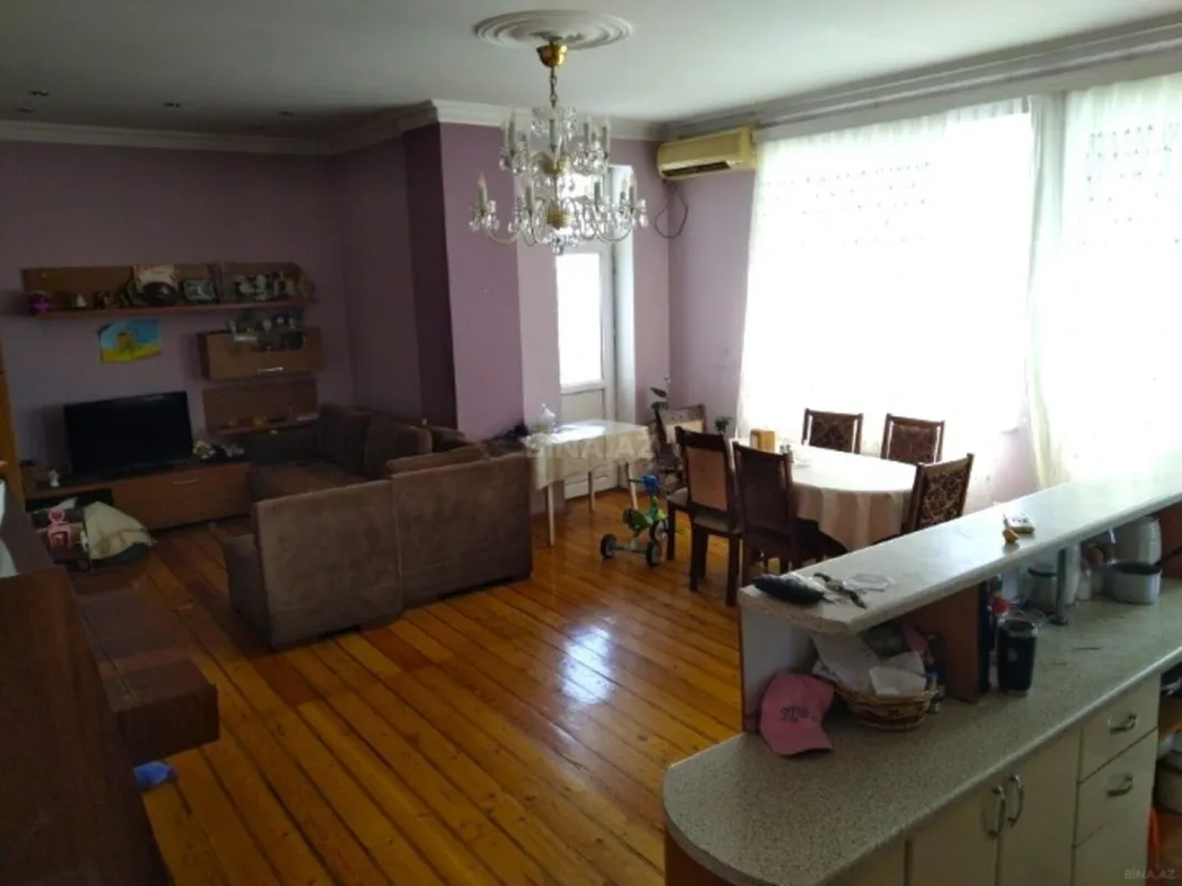 Satılır 4 otaqlı mənzil 132 m²