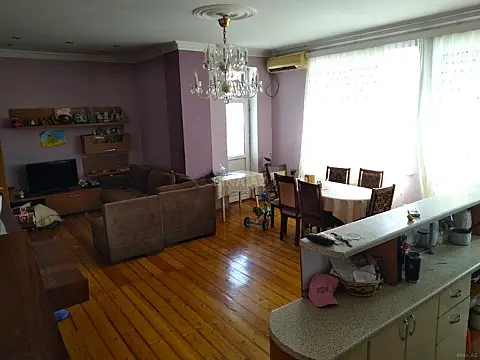 Satılır 4 otaqlı mənzil 132 m²