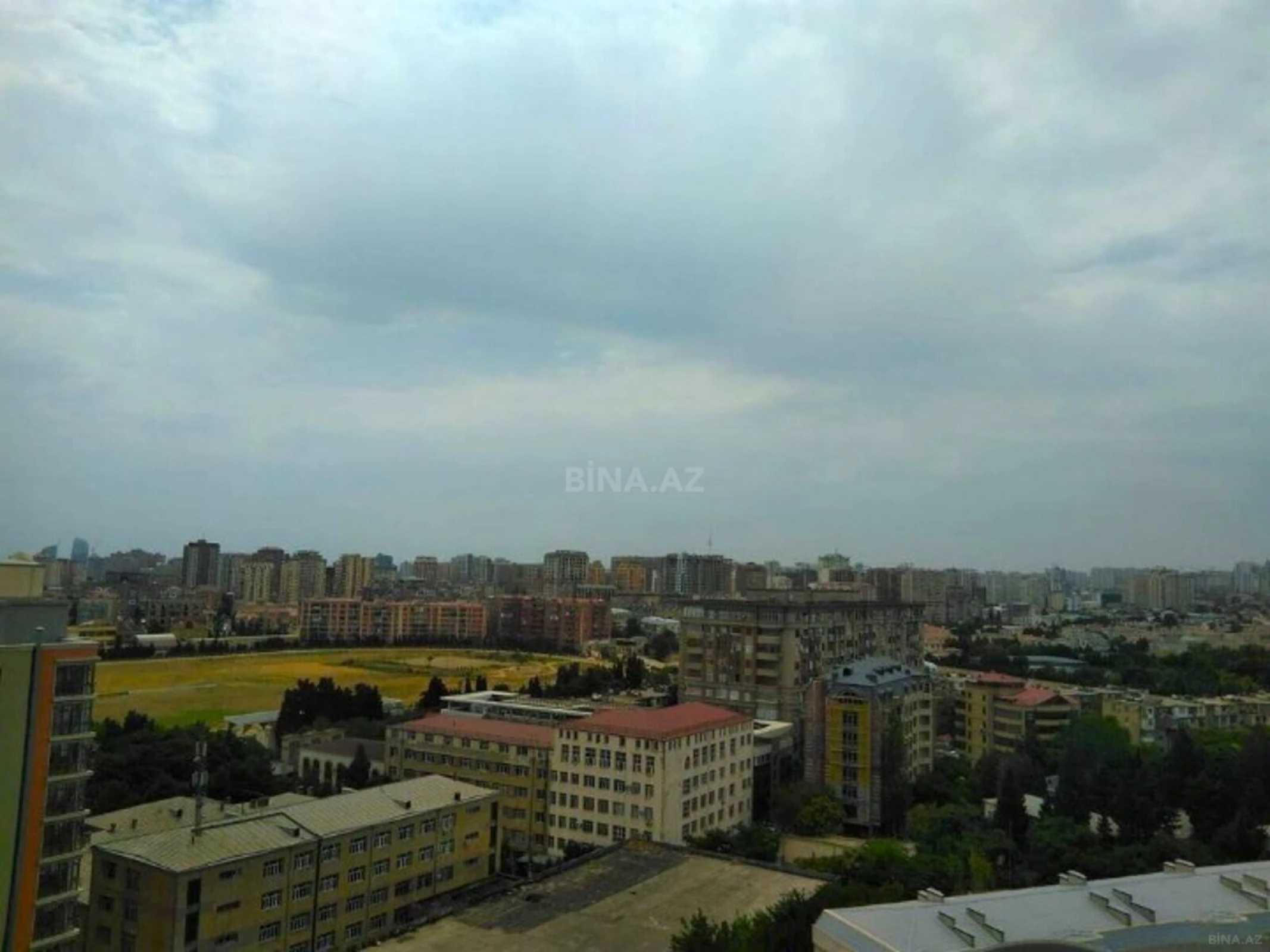 Satılır 4 otaqlı mənzil 132 m²