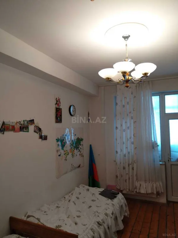 Satılır 4 otaqlı mənzil 132 m²