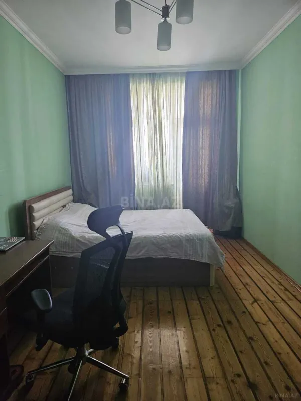 Satılır 4 otaqlı mənzil 132 m²