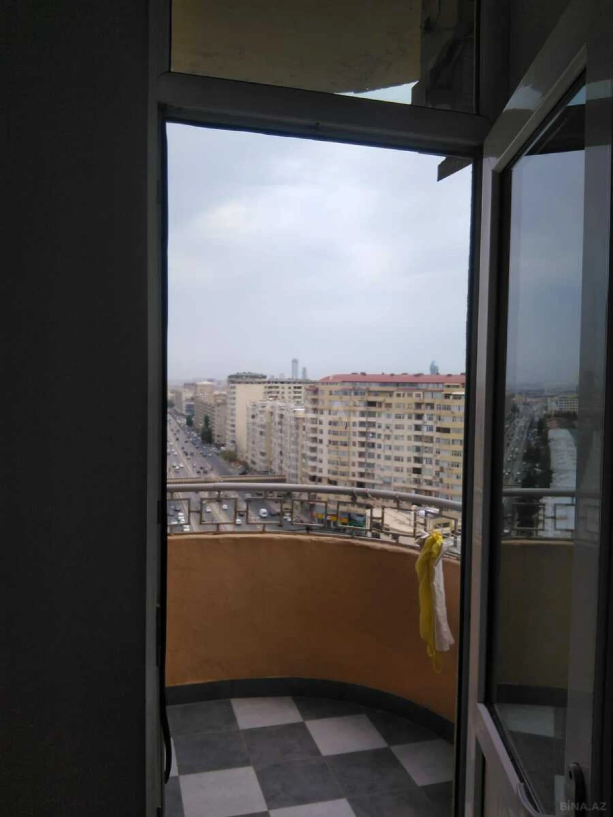 Satılır 4 otaqlı mənzil 132 m²