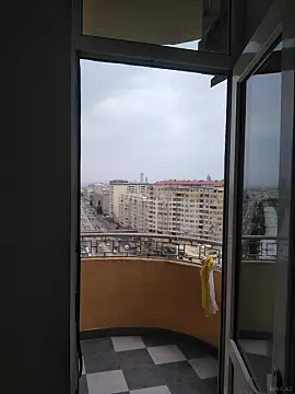 Satılır 4 otaqlı mənzil 132 m²