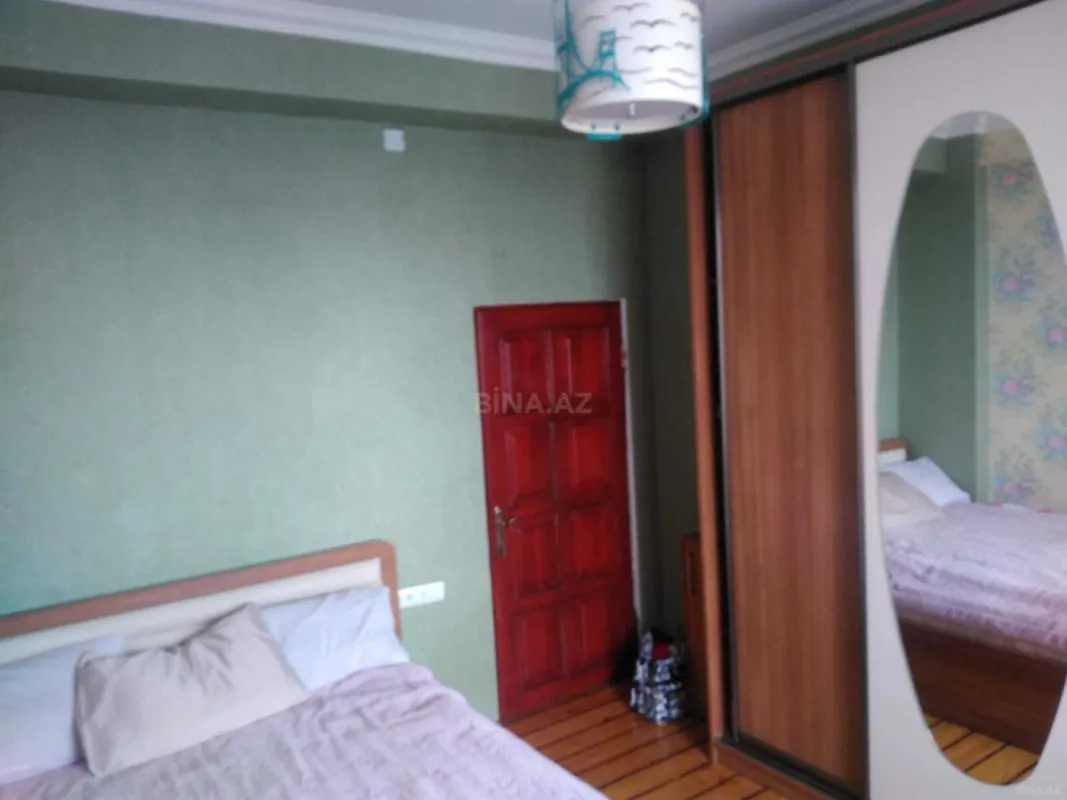 Satılır 4 otaqlı mənzil 132 m²