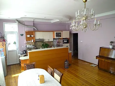 Satılır 4 otaqlı mənzil 132 m²