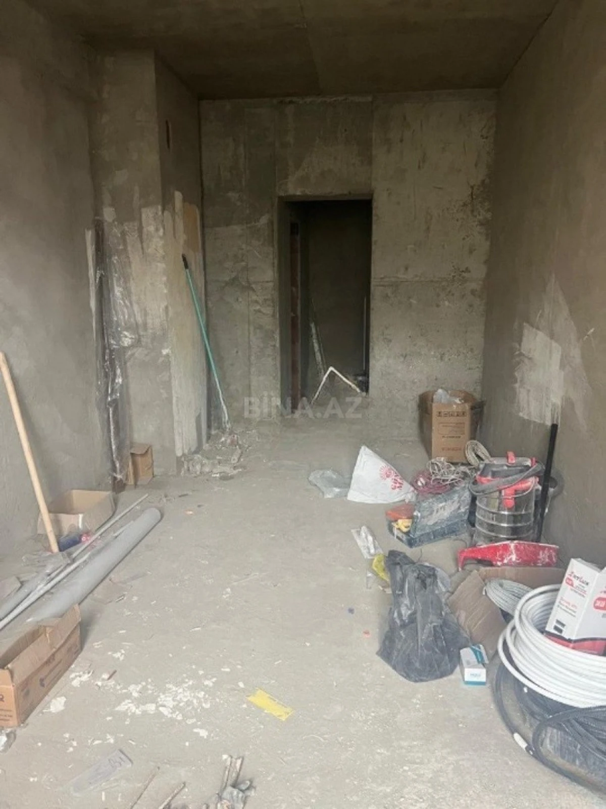 Satılır 1 otaqlı mənzil 70 m²