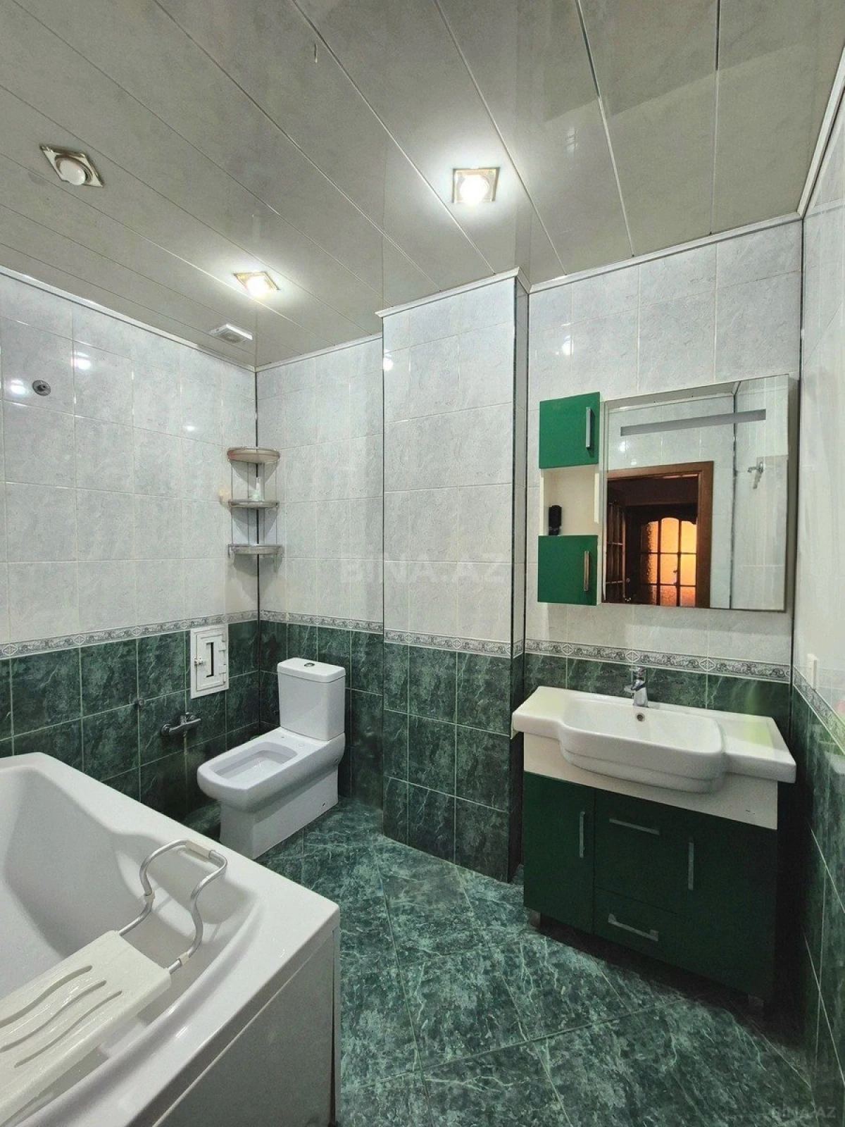 Satılır 3 otaqlı mənzil 120 m²