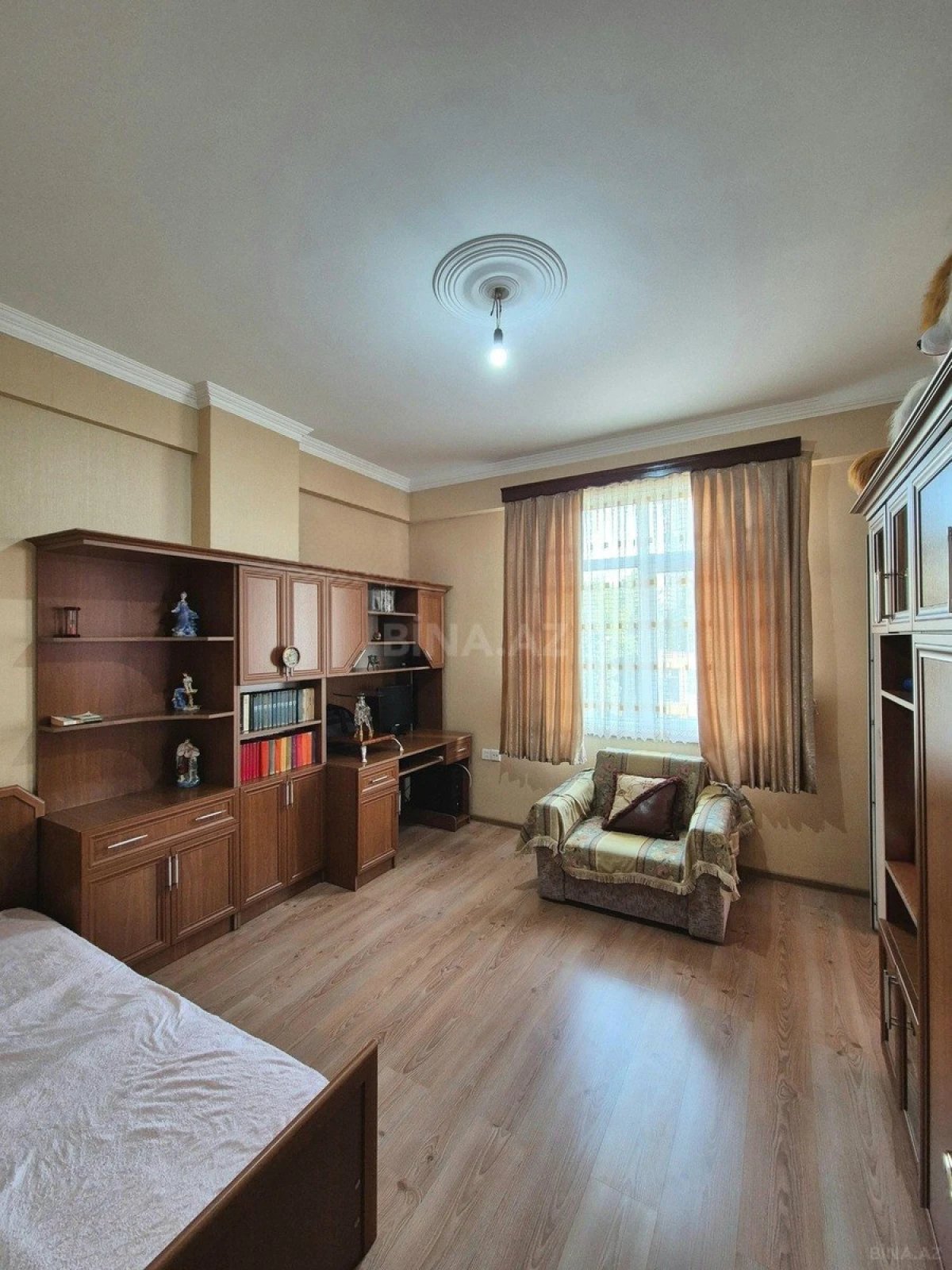 Satılır 3 otaqlı mənzil 120 m²