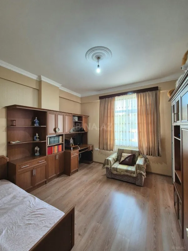 Satılır 3 otaqlı mənzil 120 m²