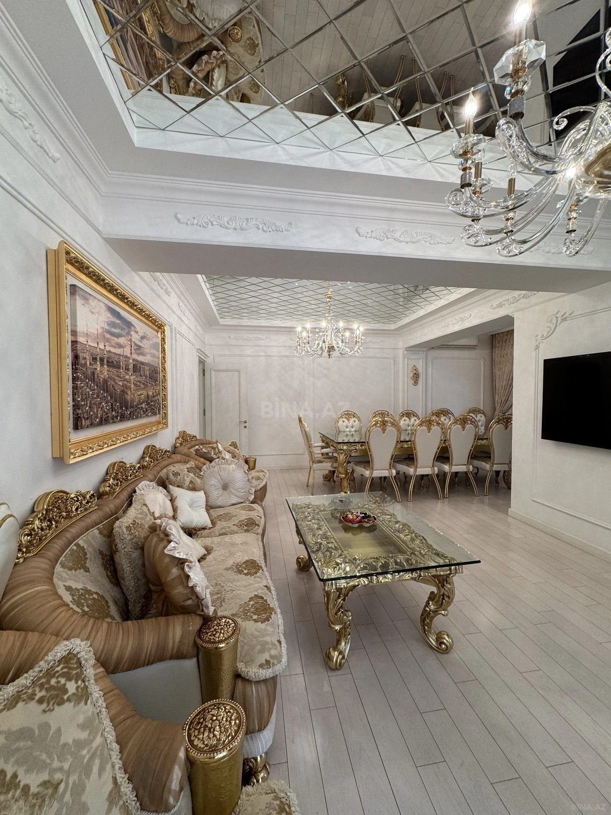 Satılır 4 otaqlı mənzil 184 m²