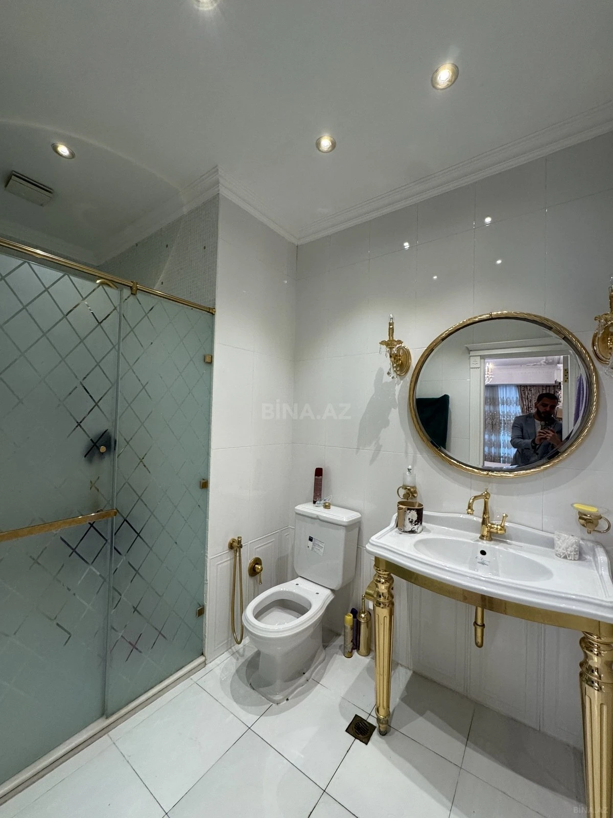 Satılır 4 otaqlı mənzil 184 m²