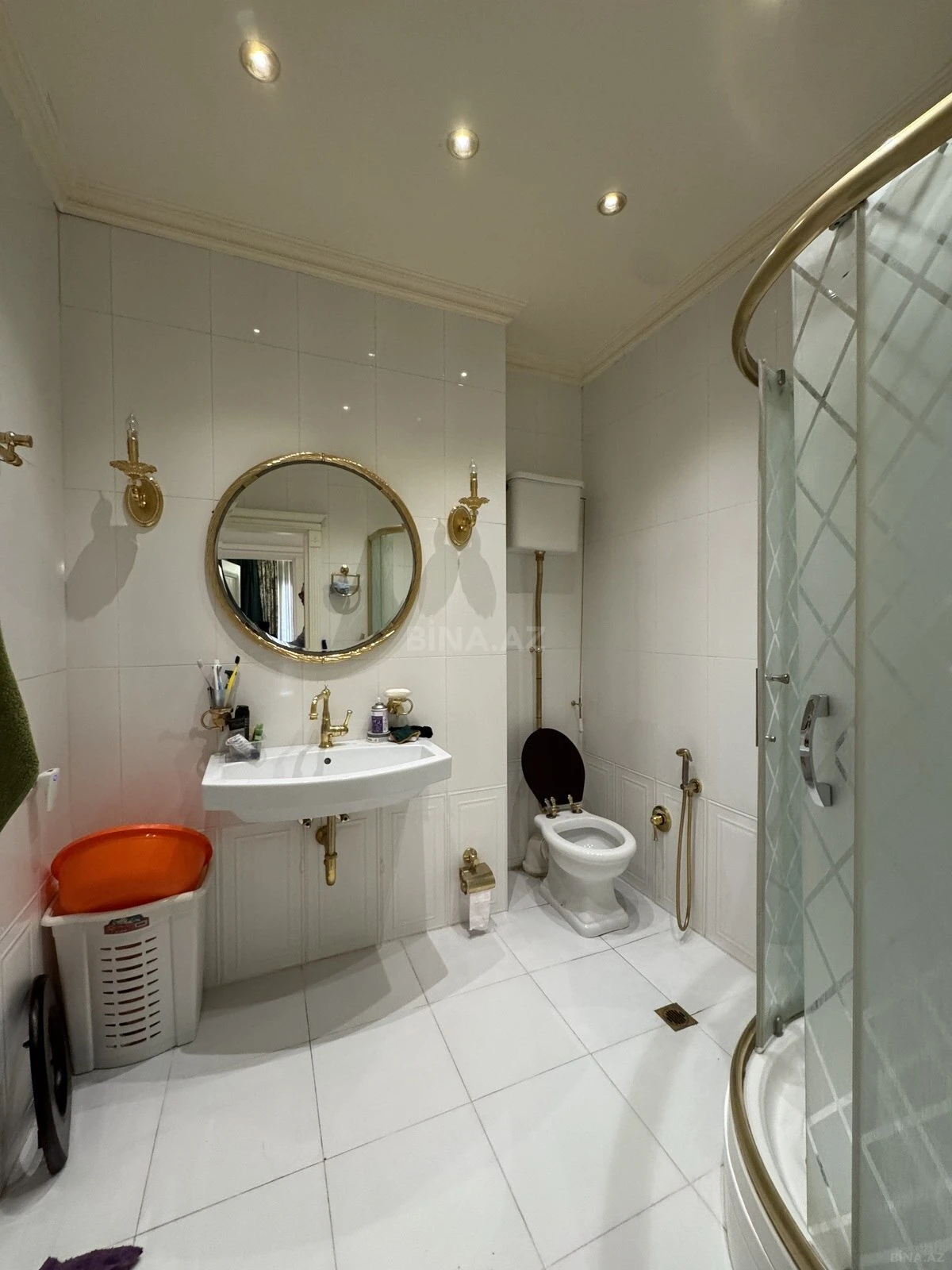 Satılır 4 otaqlı mənzil 184 m²