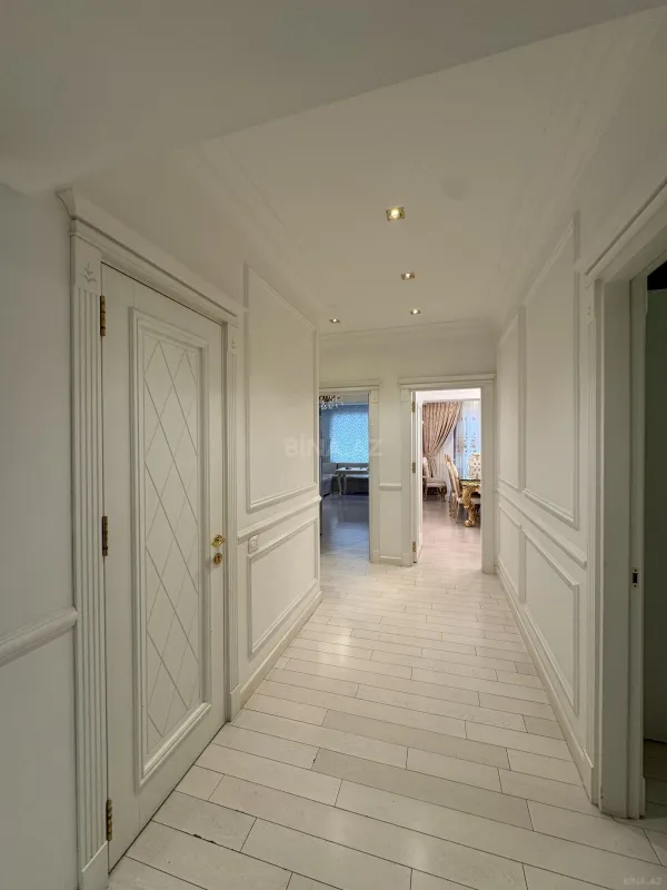 Satılır 4 otaqlı mənzil 184 m²