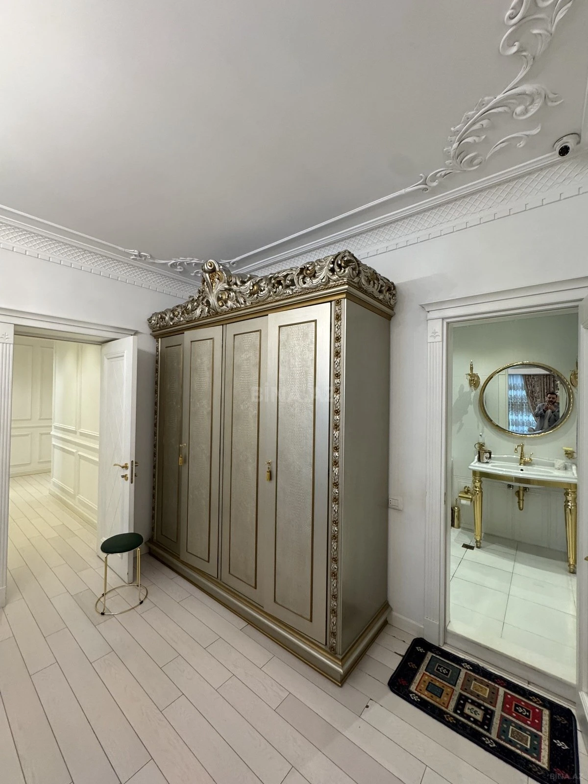 Satılır 4 otaqlı mənzil 184 m²