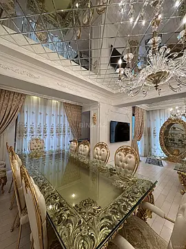 Satılır 4 otaqlı mənzil 184 m²