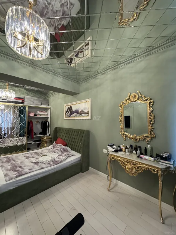 Satılır 4 otaqlı mənzil 184 m²