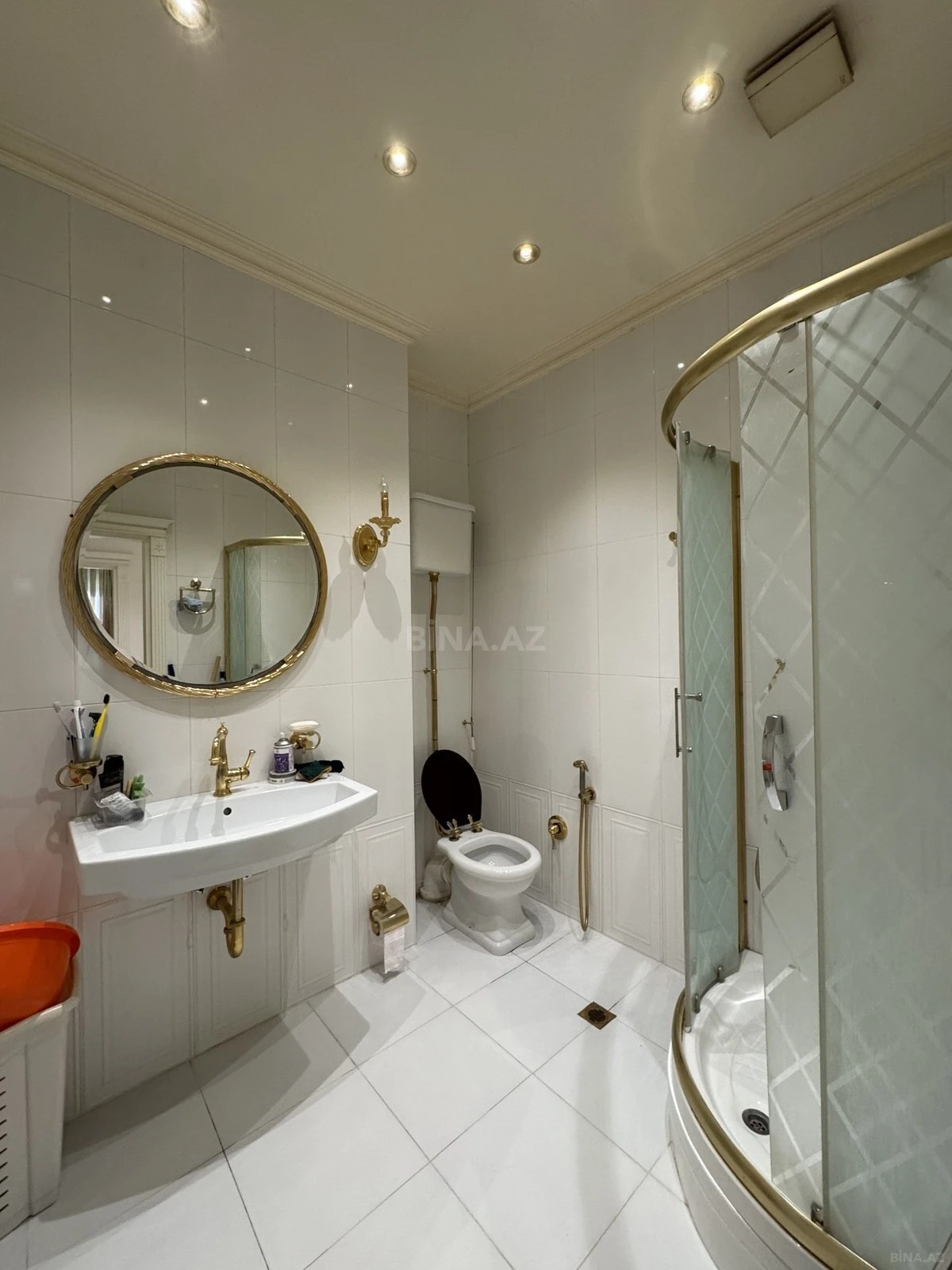 Satılır 4 otaqlı mənzil 184 m²