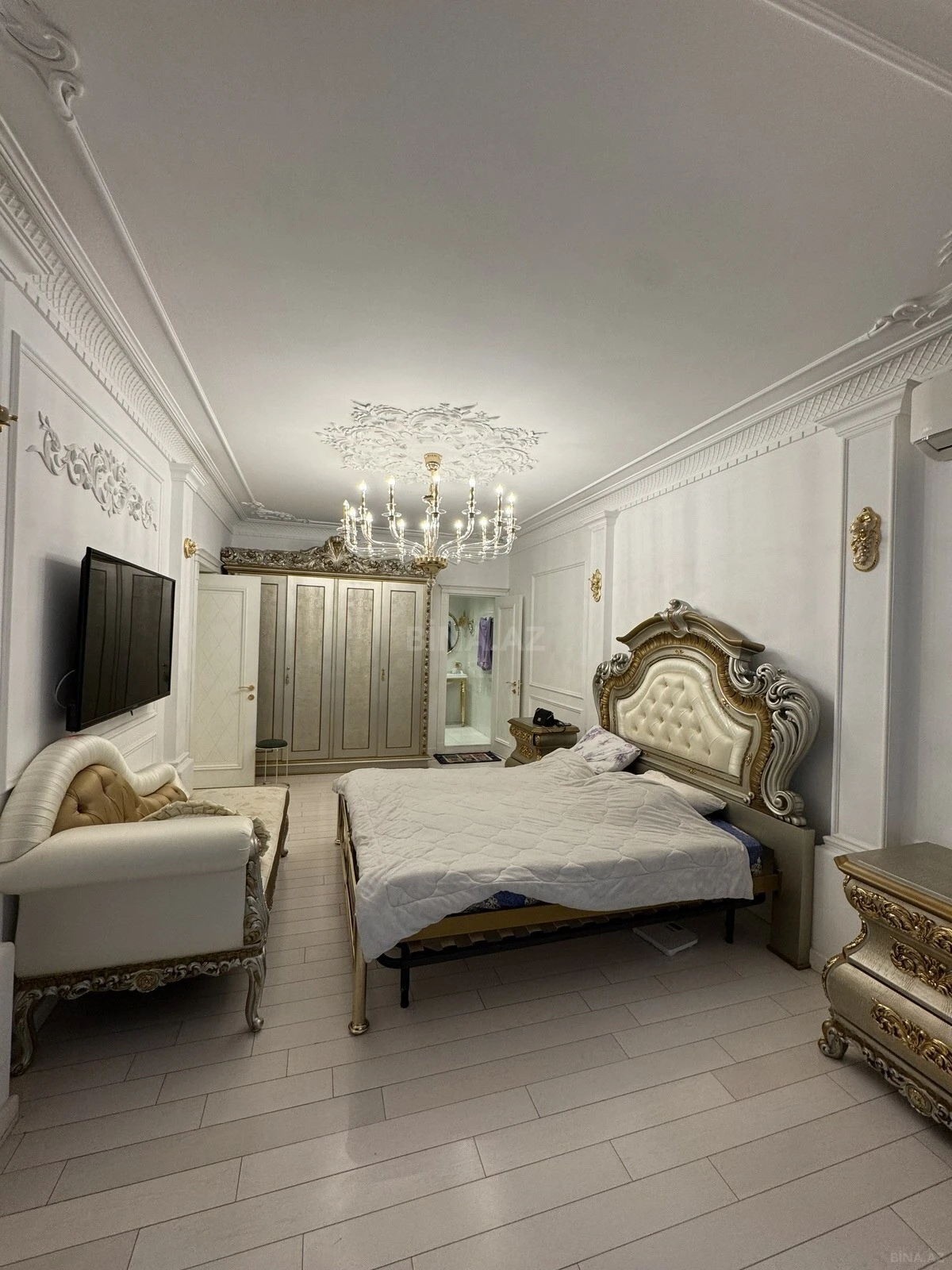 Satılır 4 otaqlı mənzil 184 m²