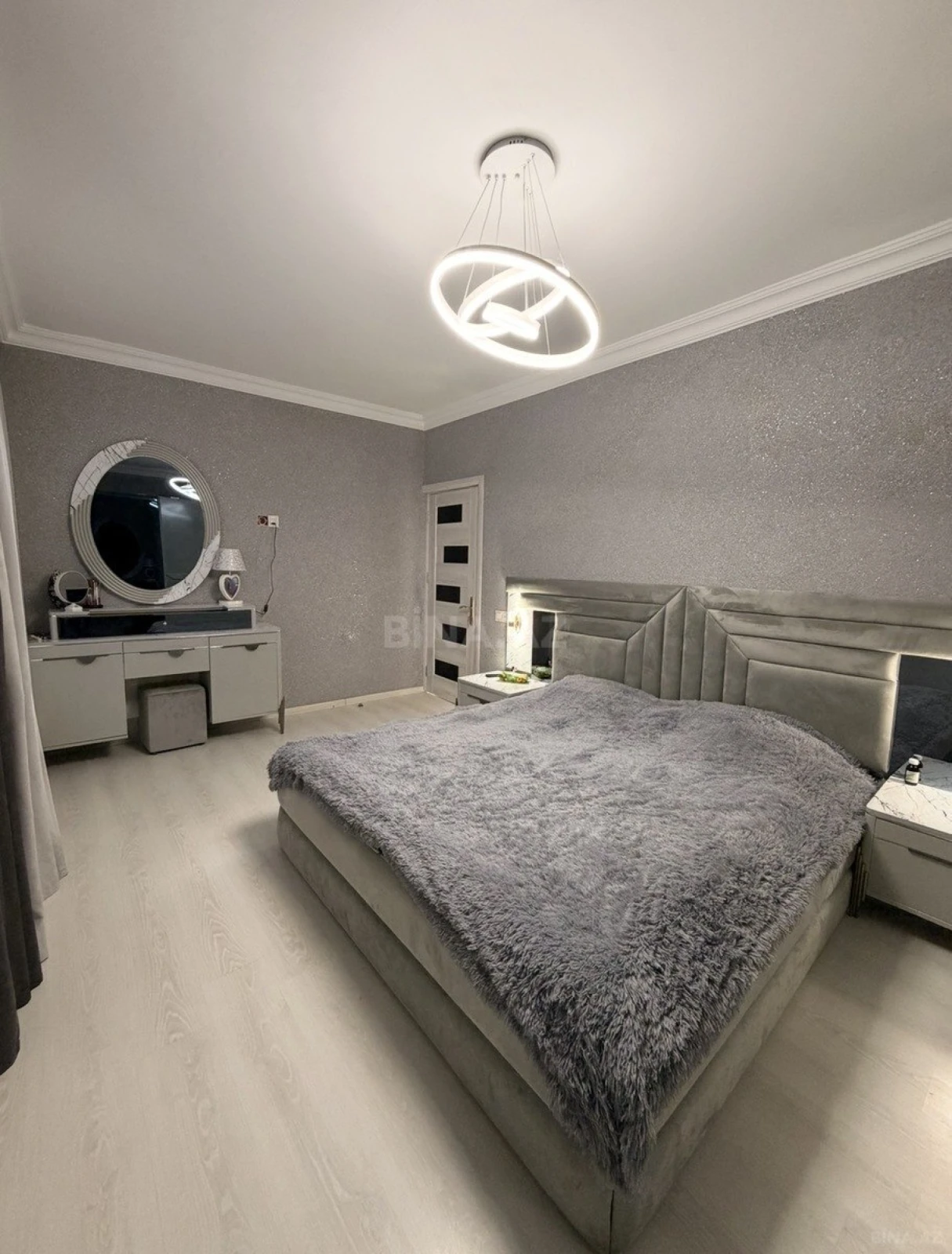 Satılır 5 otaqlı mənzil 110 m²