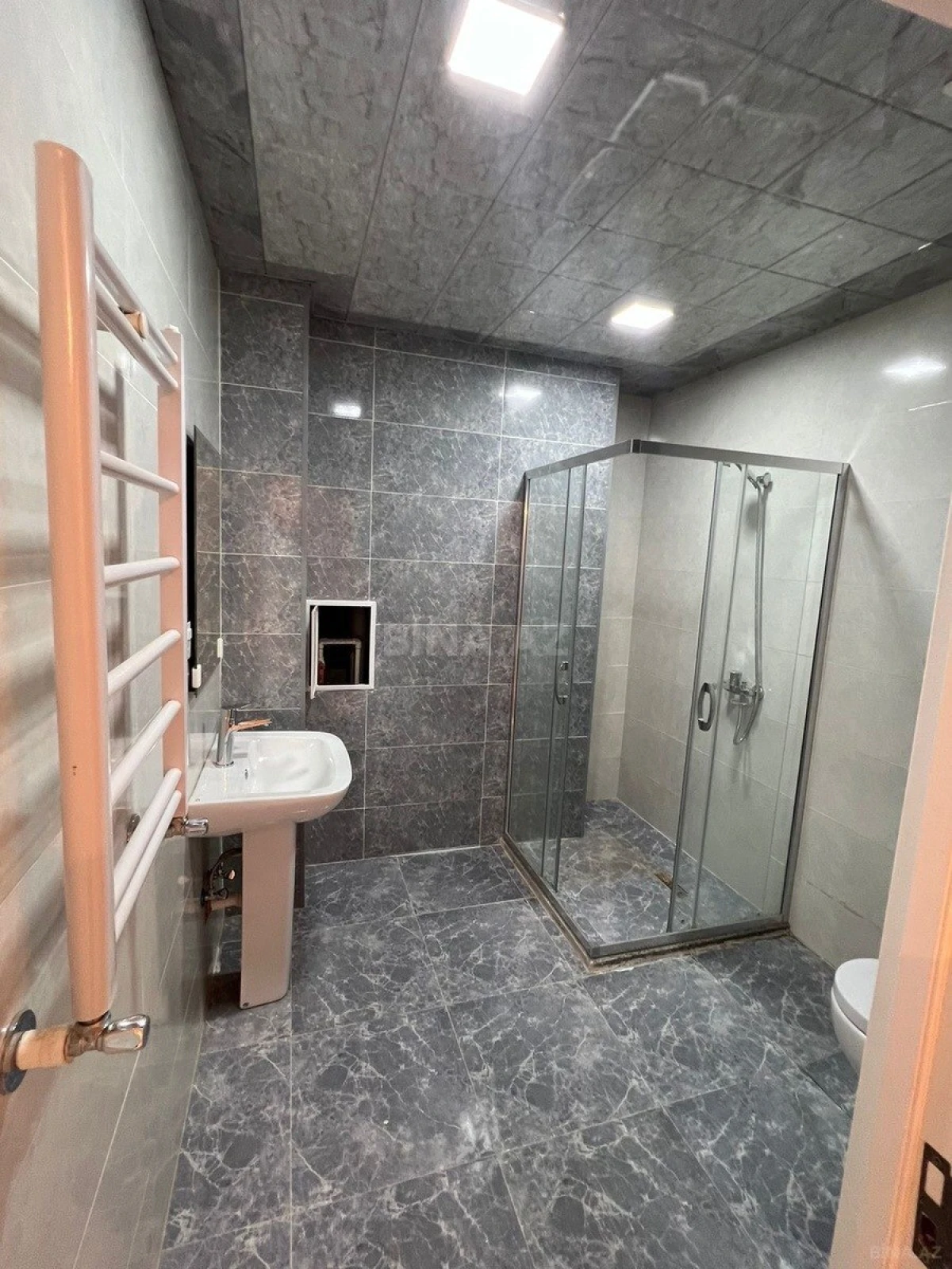 Satılır 3 otaqlı mənzil 105 m²