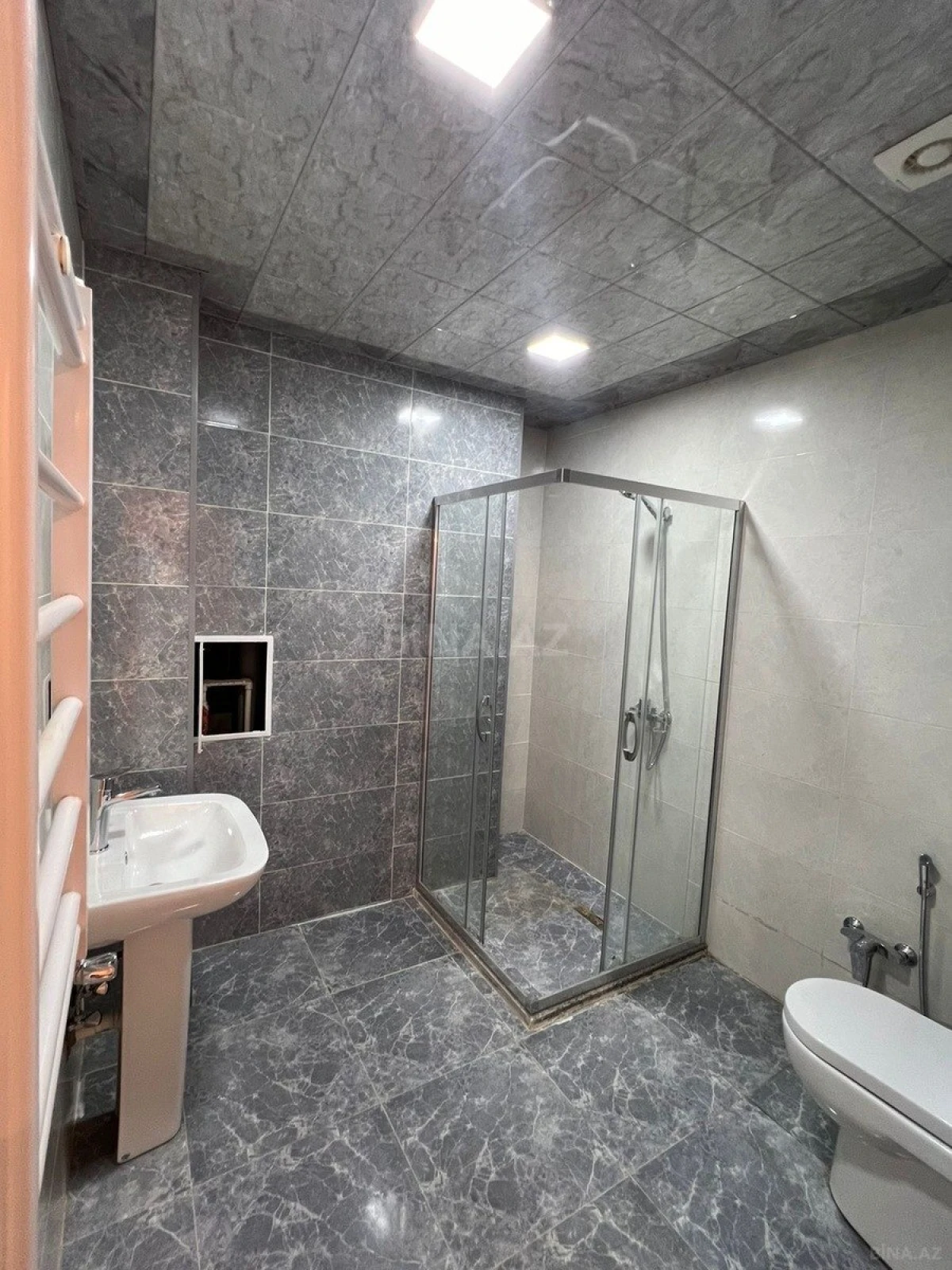 Satılır 3 otaqlı mənzil 105 m²