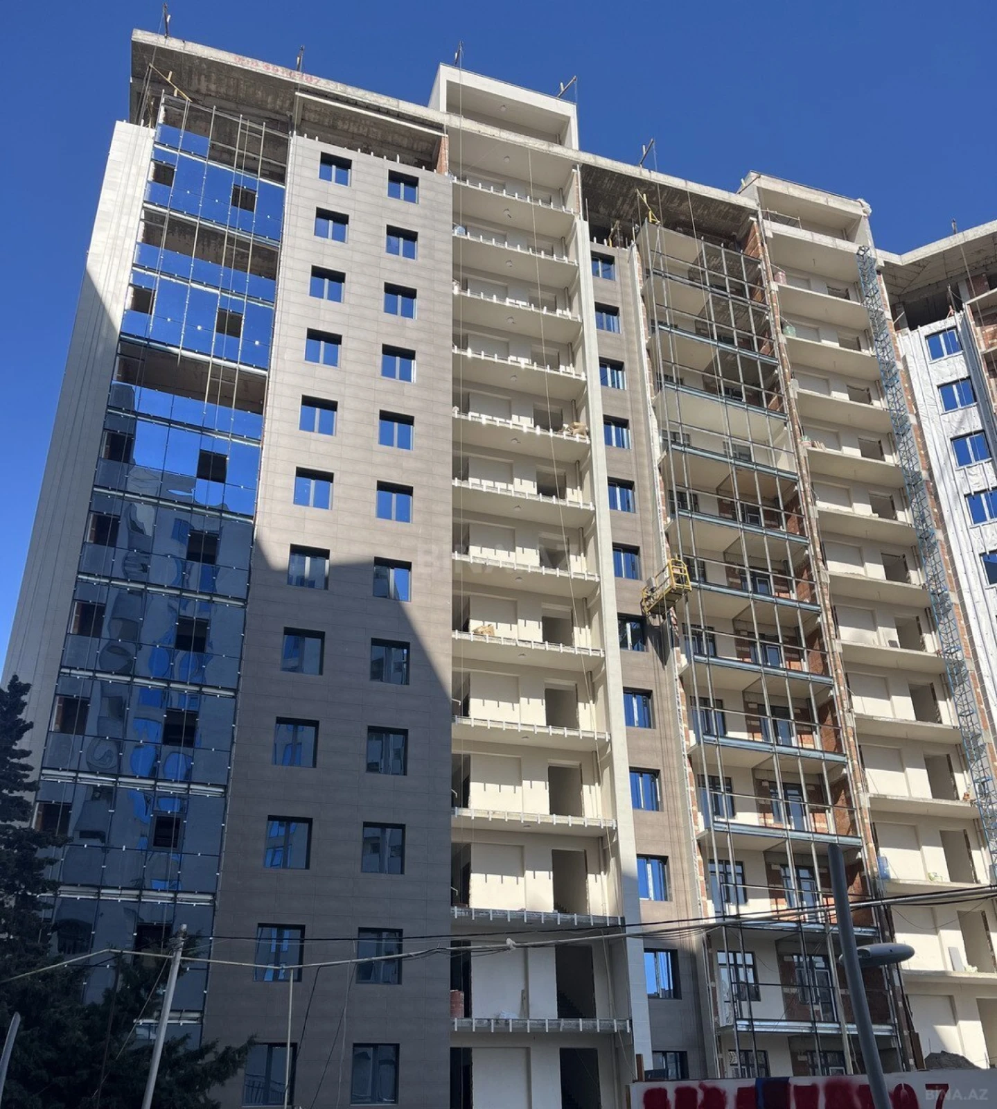 Satılır 3 otaqlı mənzil 111 m²