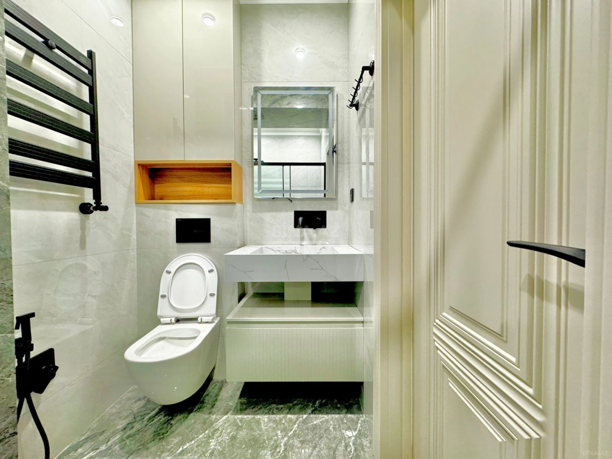 Satılır 2 otaqlı mənzil 77 m²