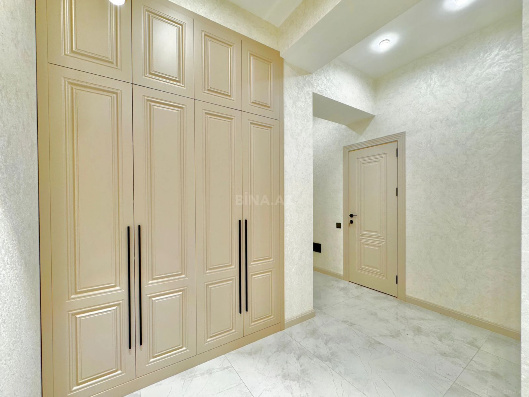 Satılır 2 otaqlı mənzil 77 m²