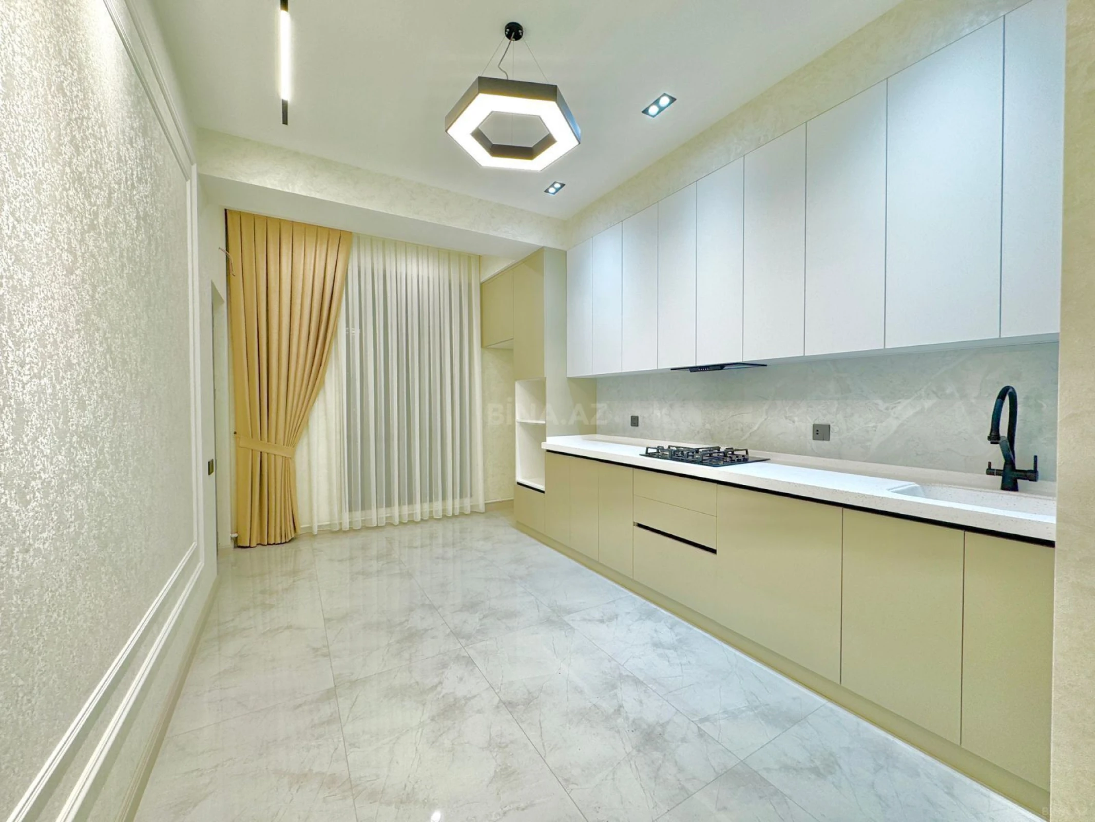 Satılır 2 otaqlı mənzil 77 m²