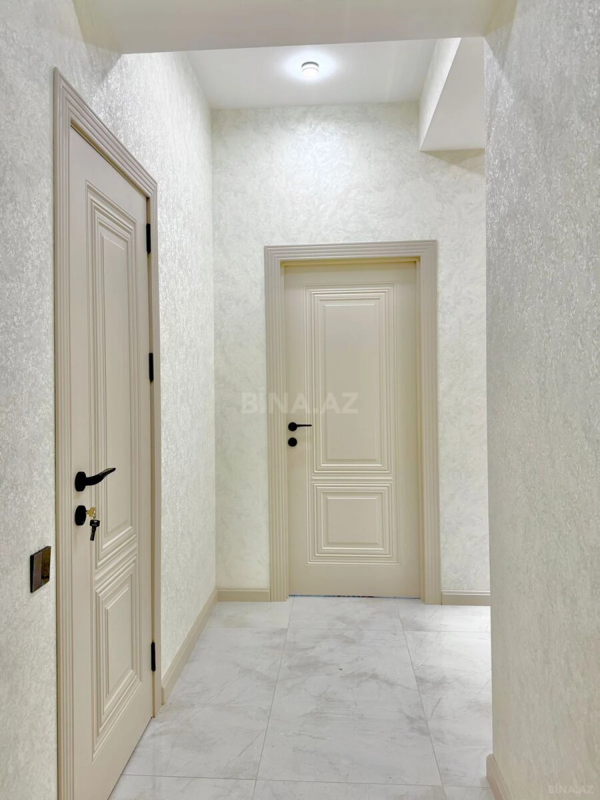 Satılır 2 otaqlı mənzil 77 m²