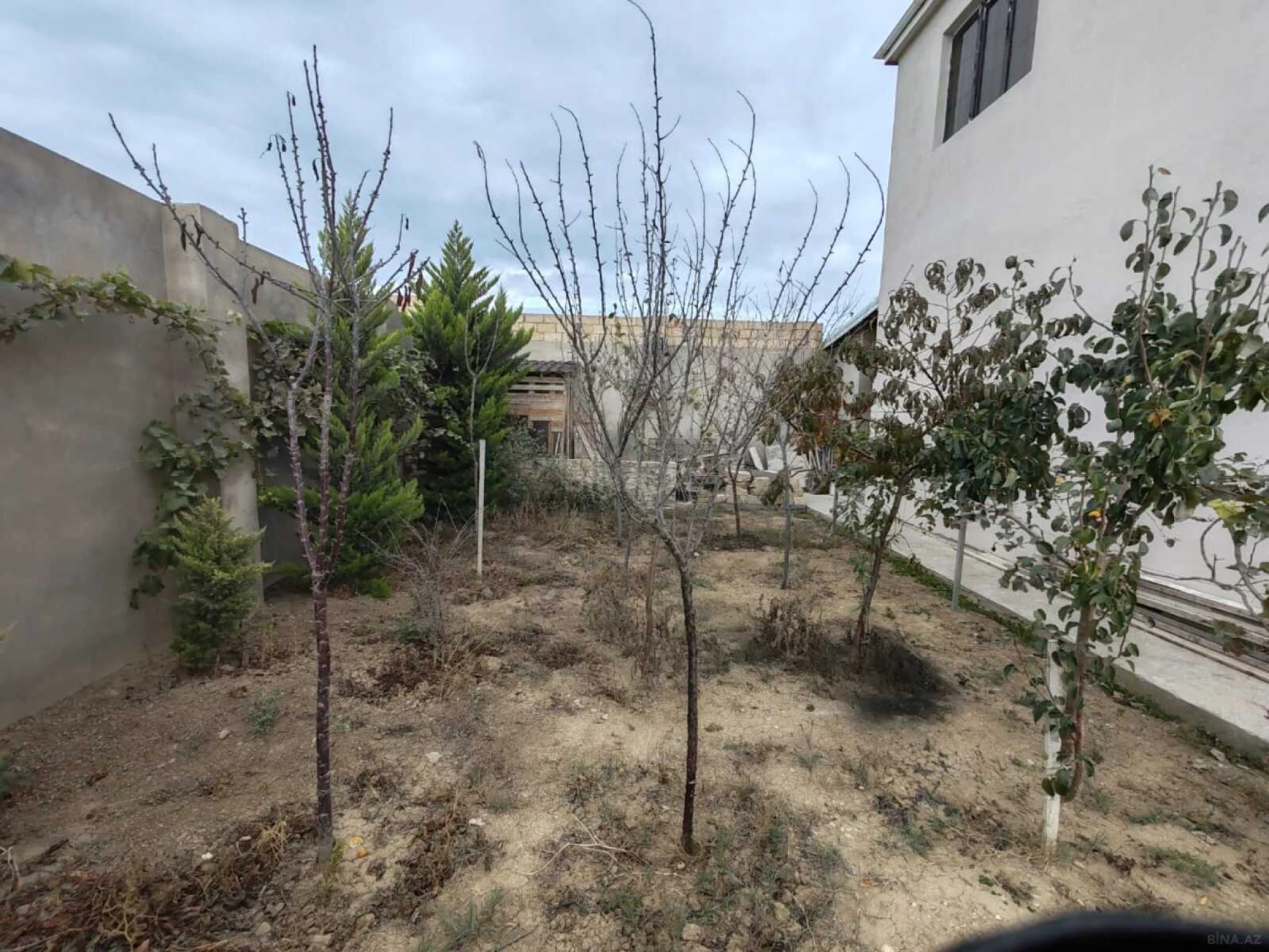 Satılır 5 otaqlı həyət evi 250 m²