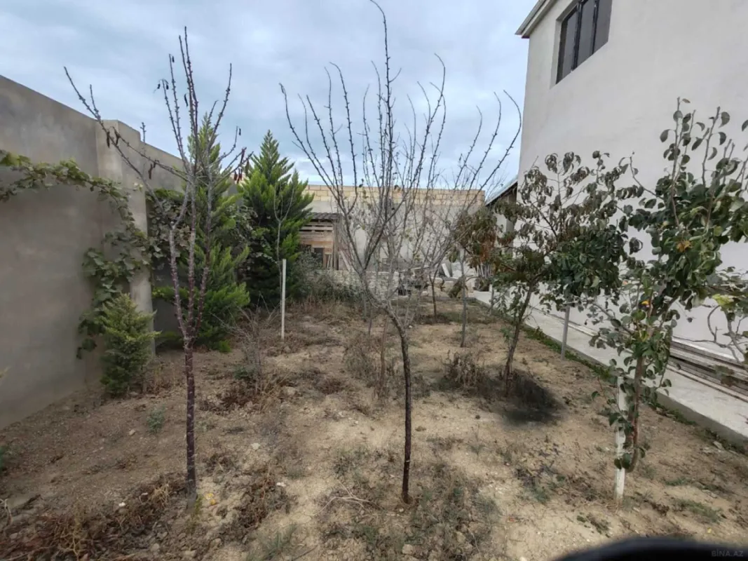 Satılır 5 otaqlı həyət evi 250 m²