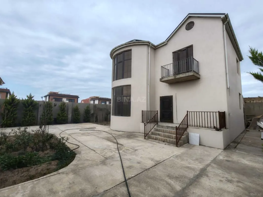 Satılır 5 otaqlı həyət evi 250 m²