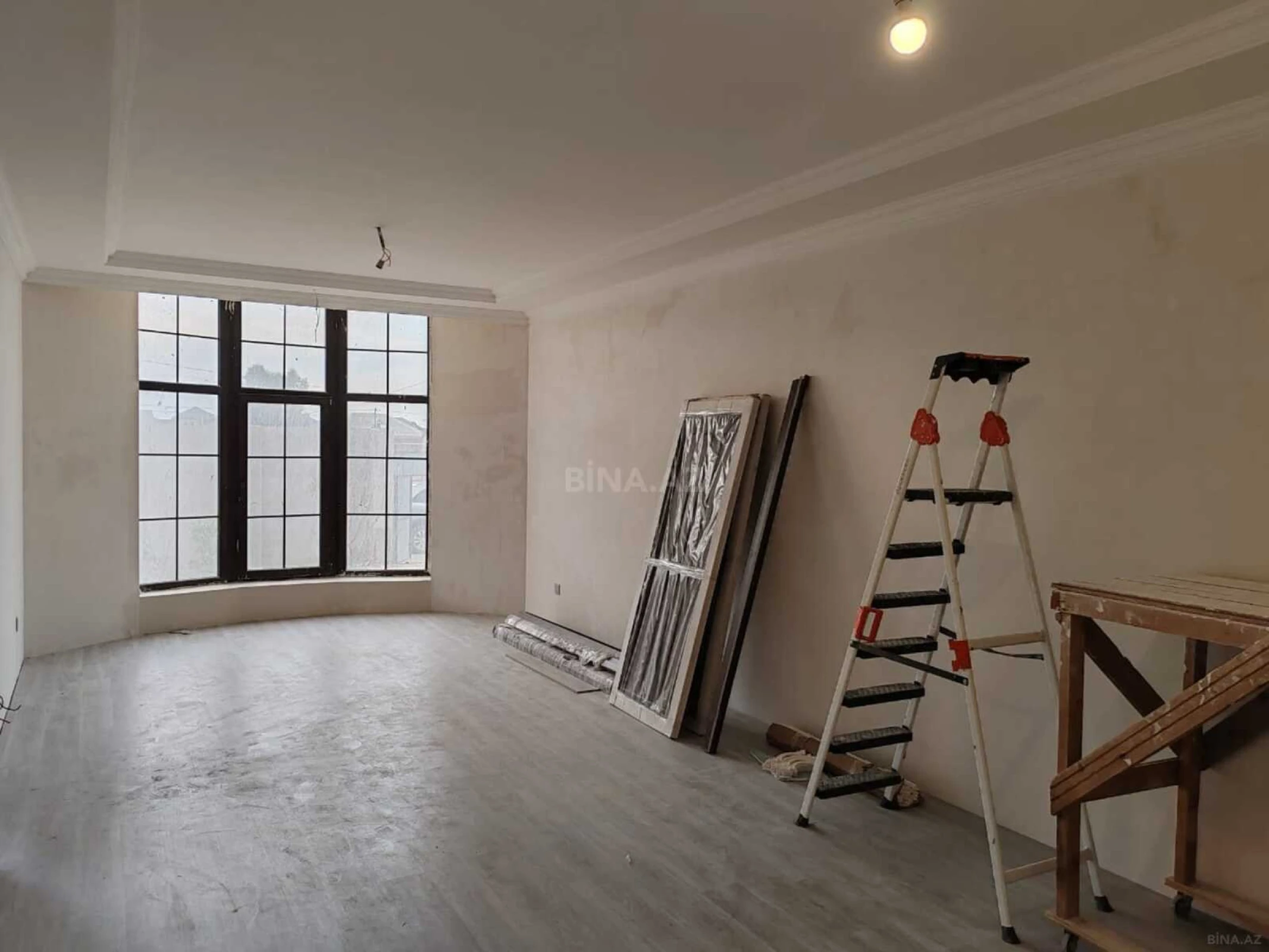 Satılır 5 otaqlı həyət evi 250 m²