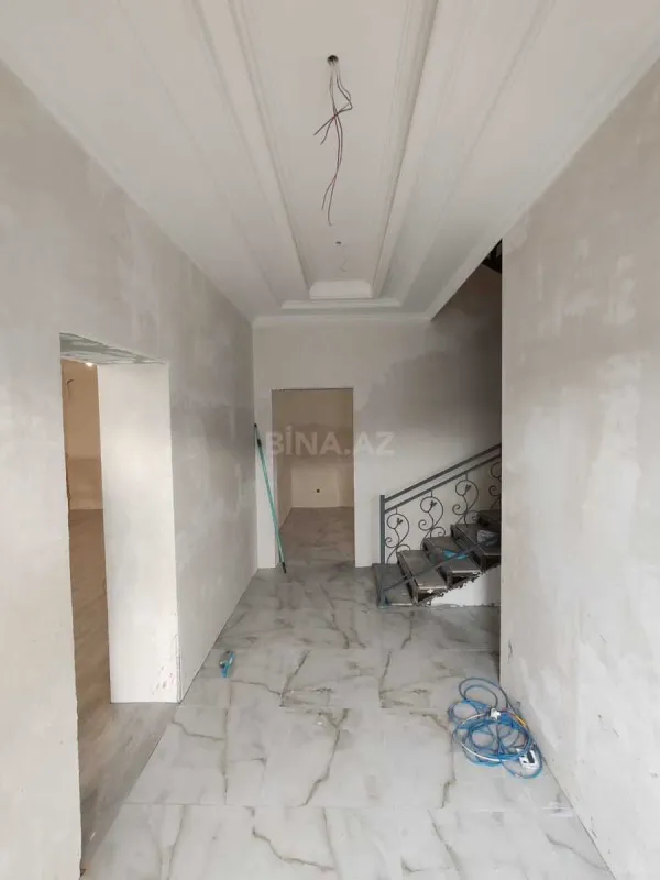 Satılır 5 otaqlı həyət evi 250 m²