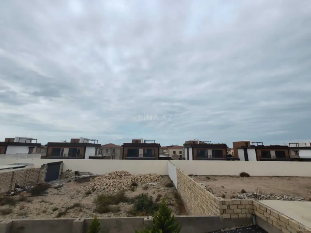 Satılır 5 otaqlı həyət evi 250 m²