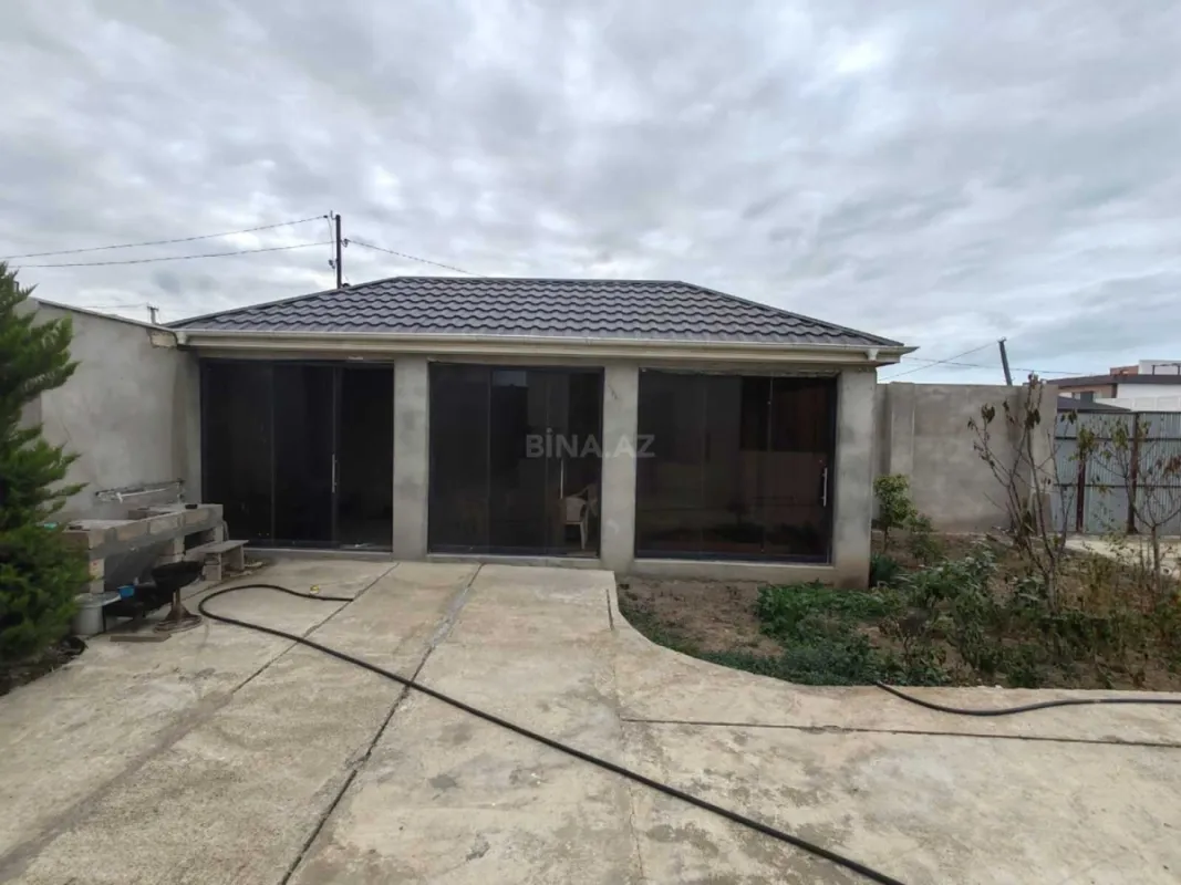 Satılır 5 otaqlı həyət evi 250 m²