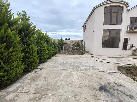 Satılır 5 otaqlı həyət evi 250 m²
