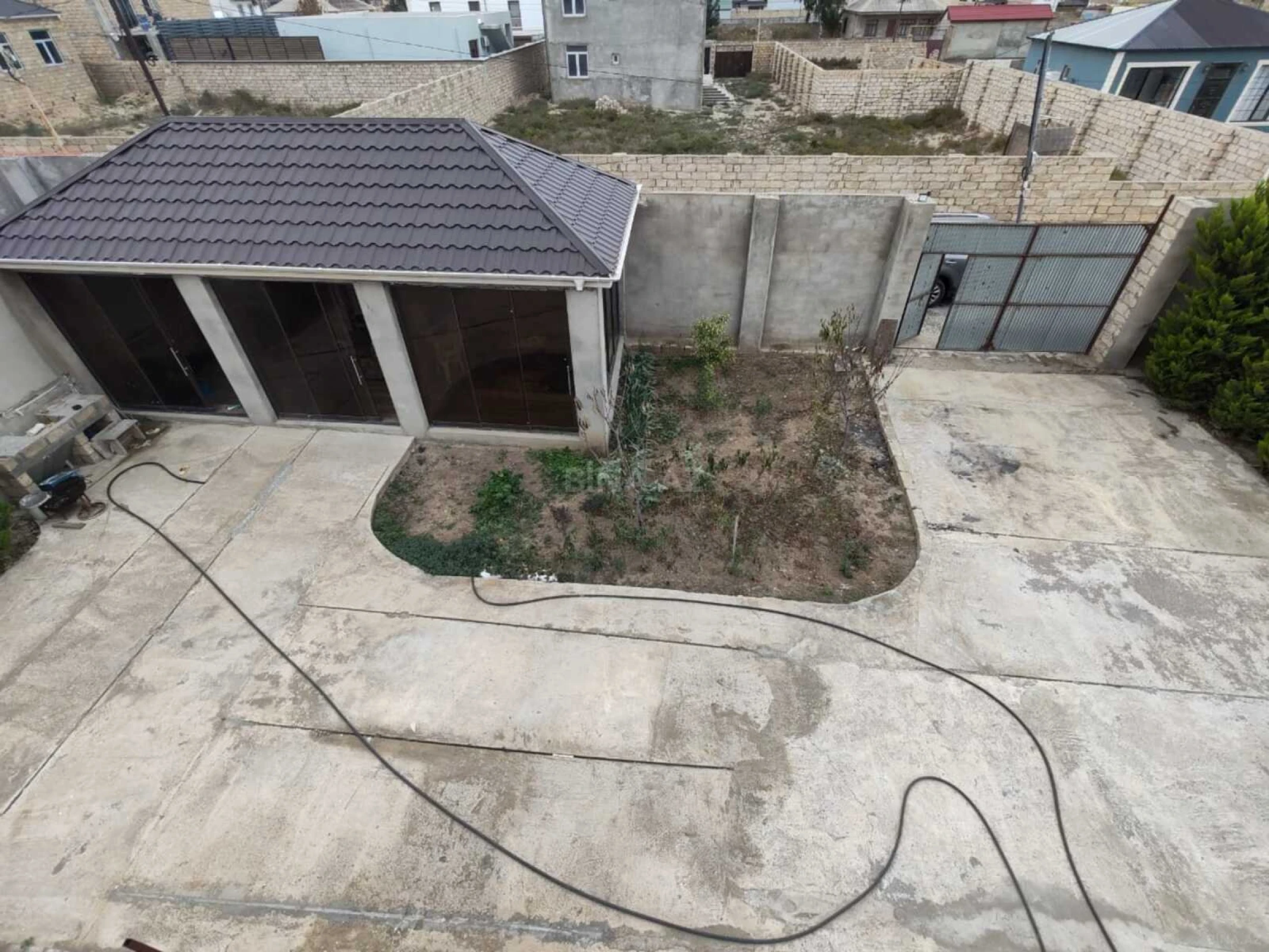 Satılır 5 otaqlı həyət evi 250 m²