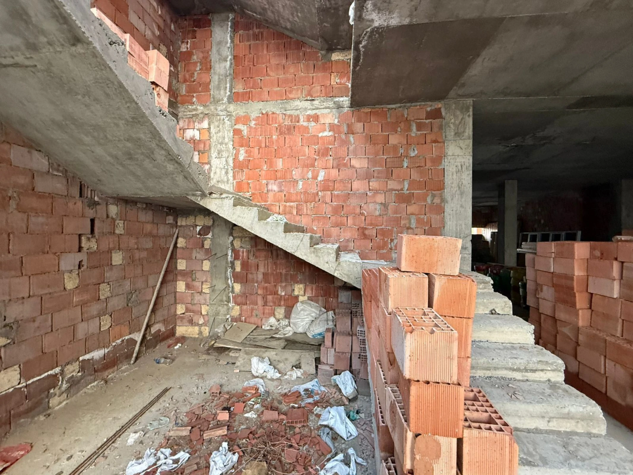 Satılır obyekt 1150 m²