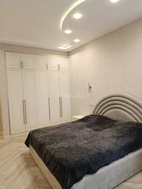 Satılır 3 otaqlı mənzil 130 m²