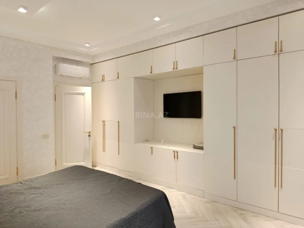 Satılır 3 otaqlı mənzil 130 m²