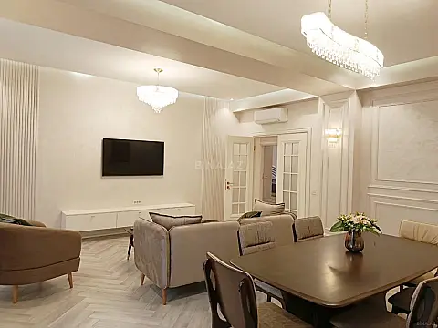 Satılır 3 otaqlı mənzil 130 m²