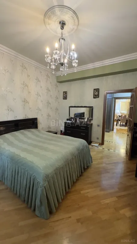 Satılır 3 otaqlı mənzil 106 m²