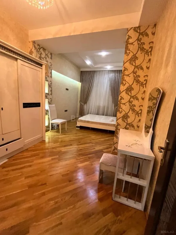 Kirayə verilir 2 otaqlı mənzil 110 m²