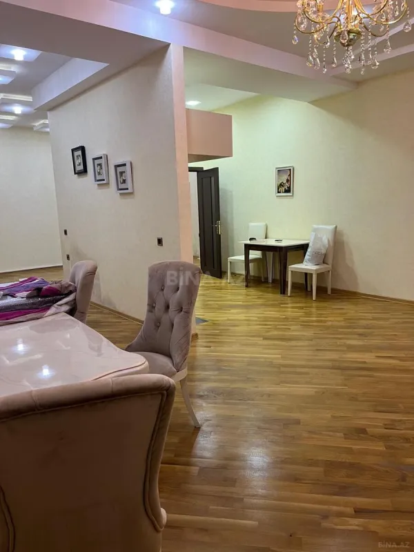 Kirayə verilir 2 otaqlı mənzil 110 m²