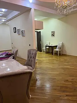 Kirayə verilir 2 otaqlı mənzil 110 m²